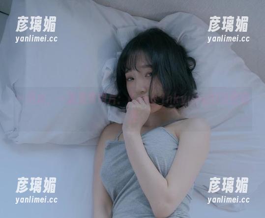 一泡水，一张免费照片：Kang Inkyung的浴室意外
